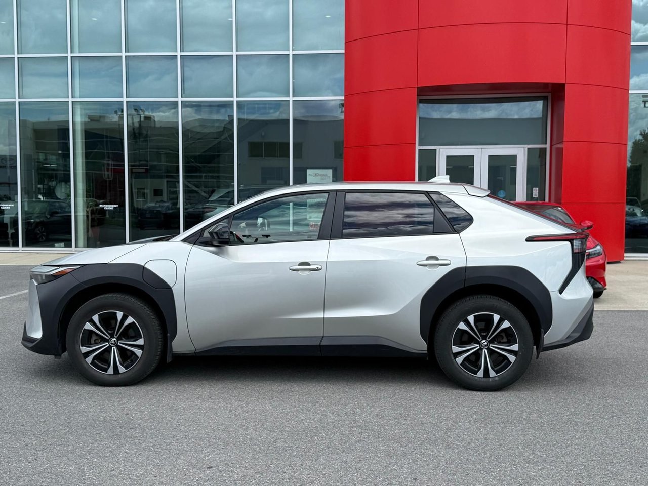 Toyota bZ4X LE 2024-7