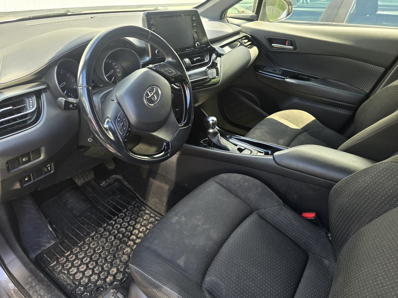 2019 Toyota C-HR LE-4