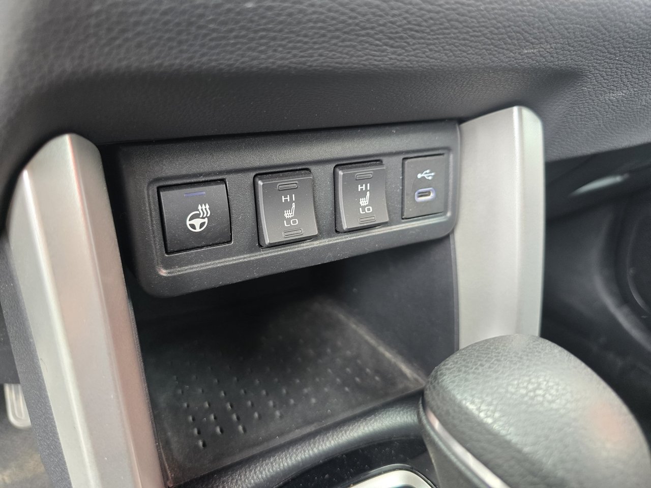 2024 Toyota Corolla Cross SE HYBRID-11