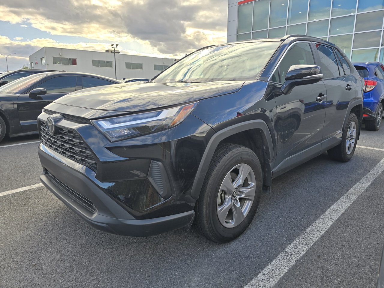 2025 Toyota RAV4 Hybrid XLE COMME NEUF ! BAS KM-0