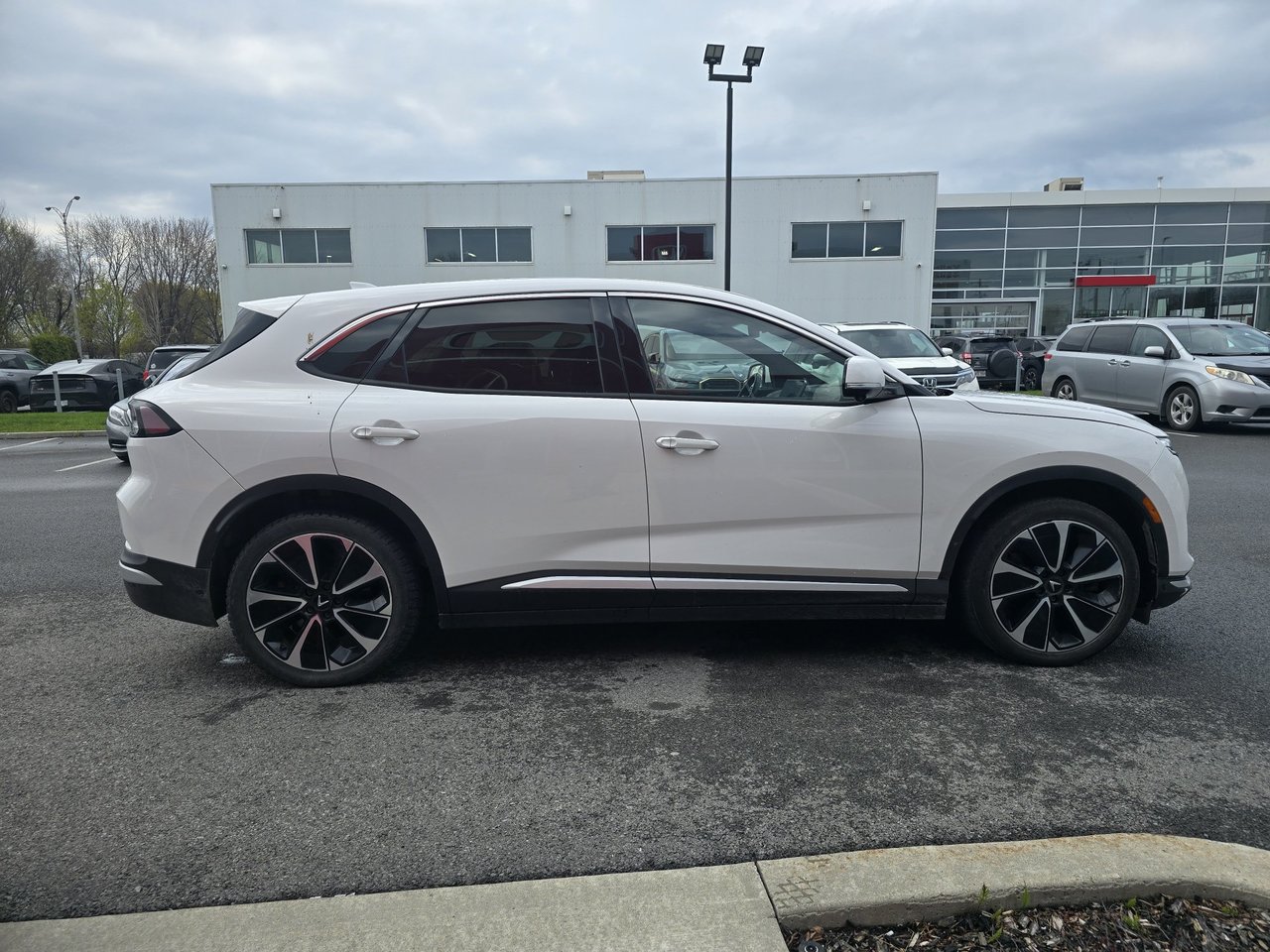 VinFast VF 8 Plus TOUT ÉQUIPÉ! 2023-2