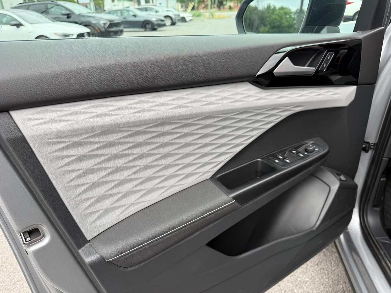 2024 Volkswagen Taos Trendline-11