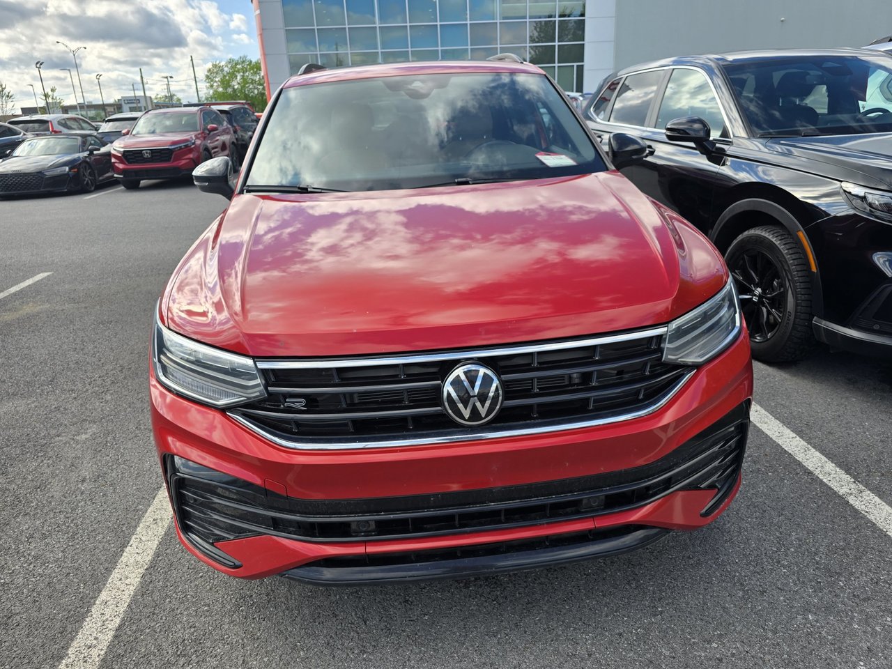 2024 Volkswagen Tiguan Comfortline R-Line Black Edition-1