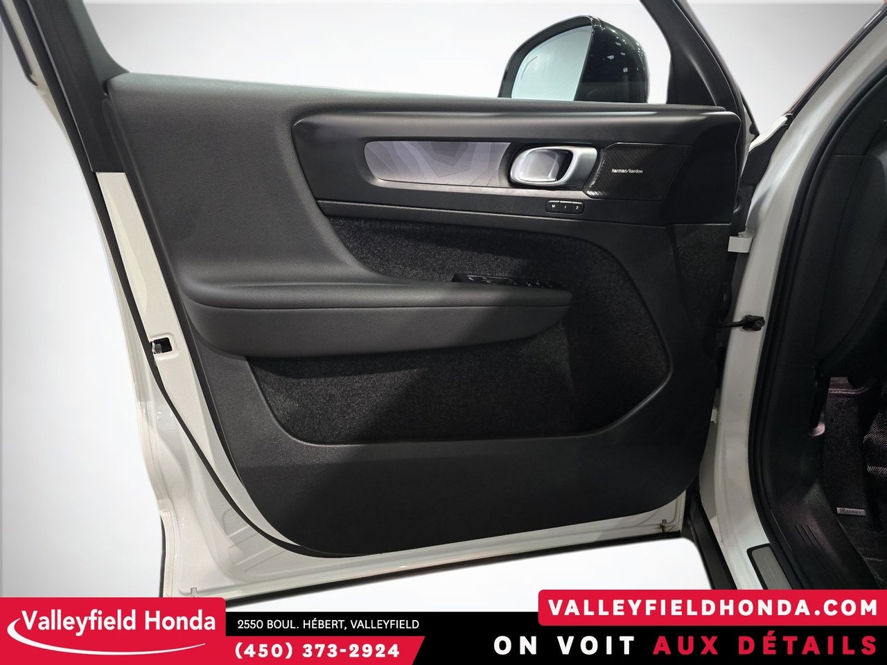 2024 Volvo XC40 Recharge Pure Electric Ultimate ULTRA 402HP AWD-17