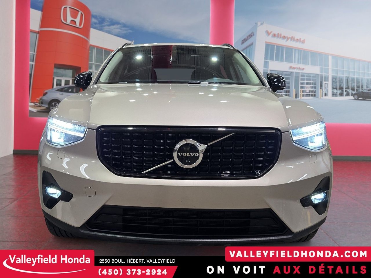 2023 Volvo XC40 Ultimate Dark Theme-1