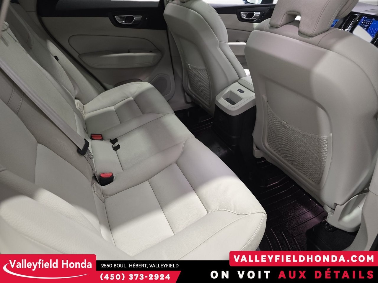 Volvo XC60 Recharge PHEV Plus Bright Theme 2023-14