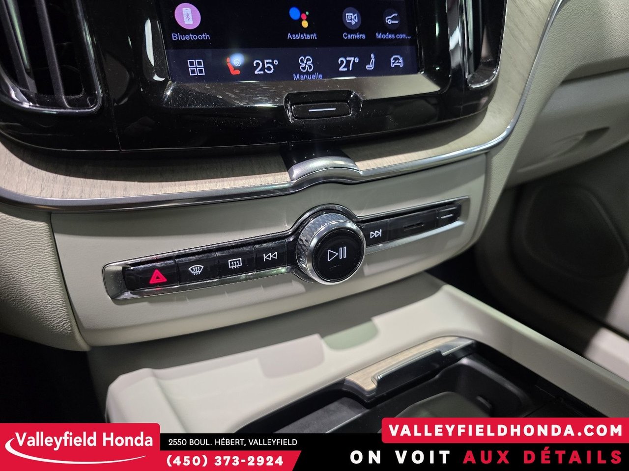 Volvo XC60 Recharge PHEV Plus Bright Theme 2023-21