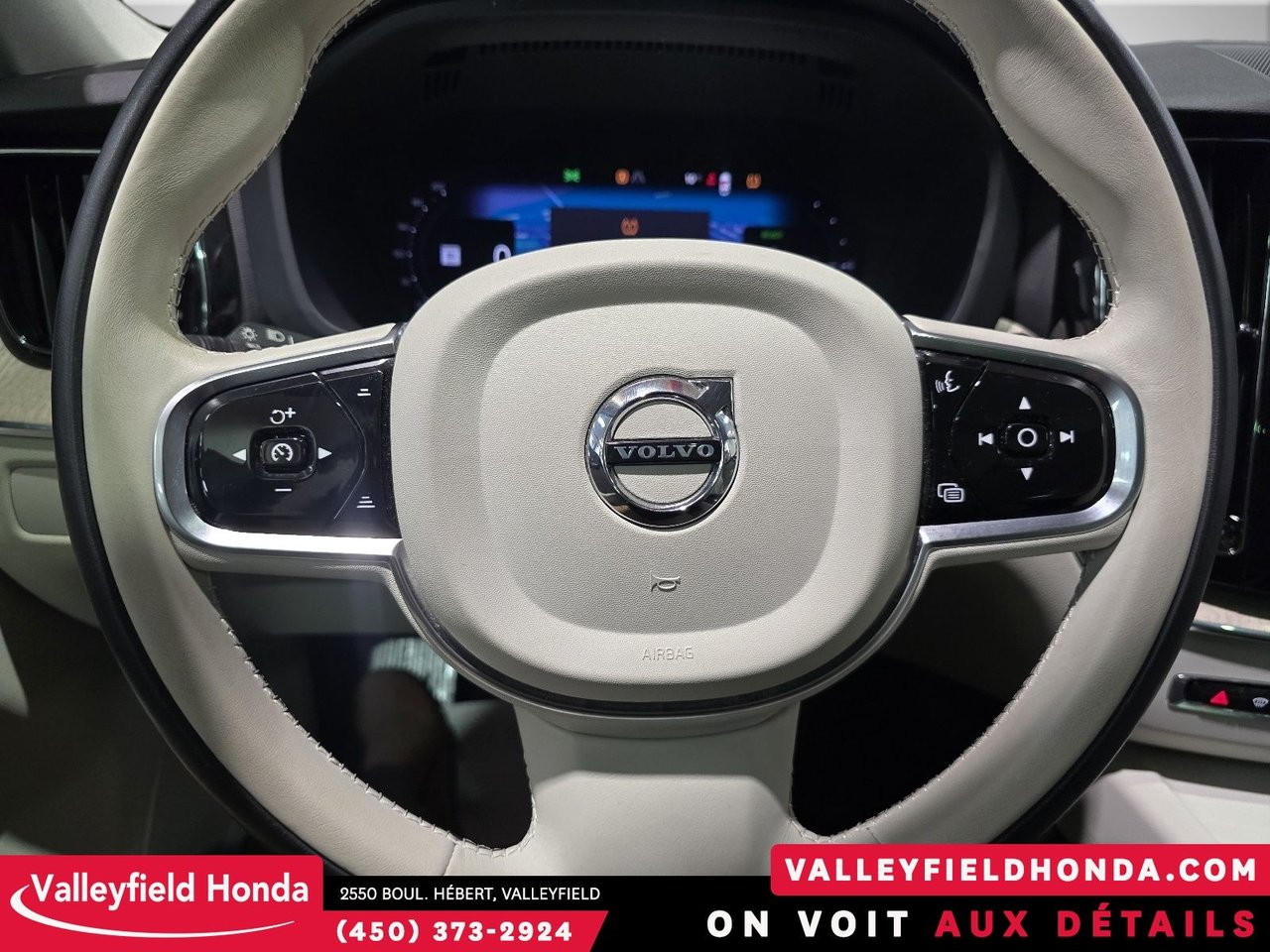 Volvo XC60 Recharge PHEV Plus Bright Theme 2023-19