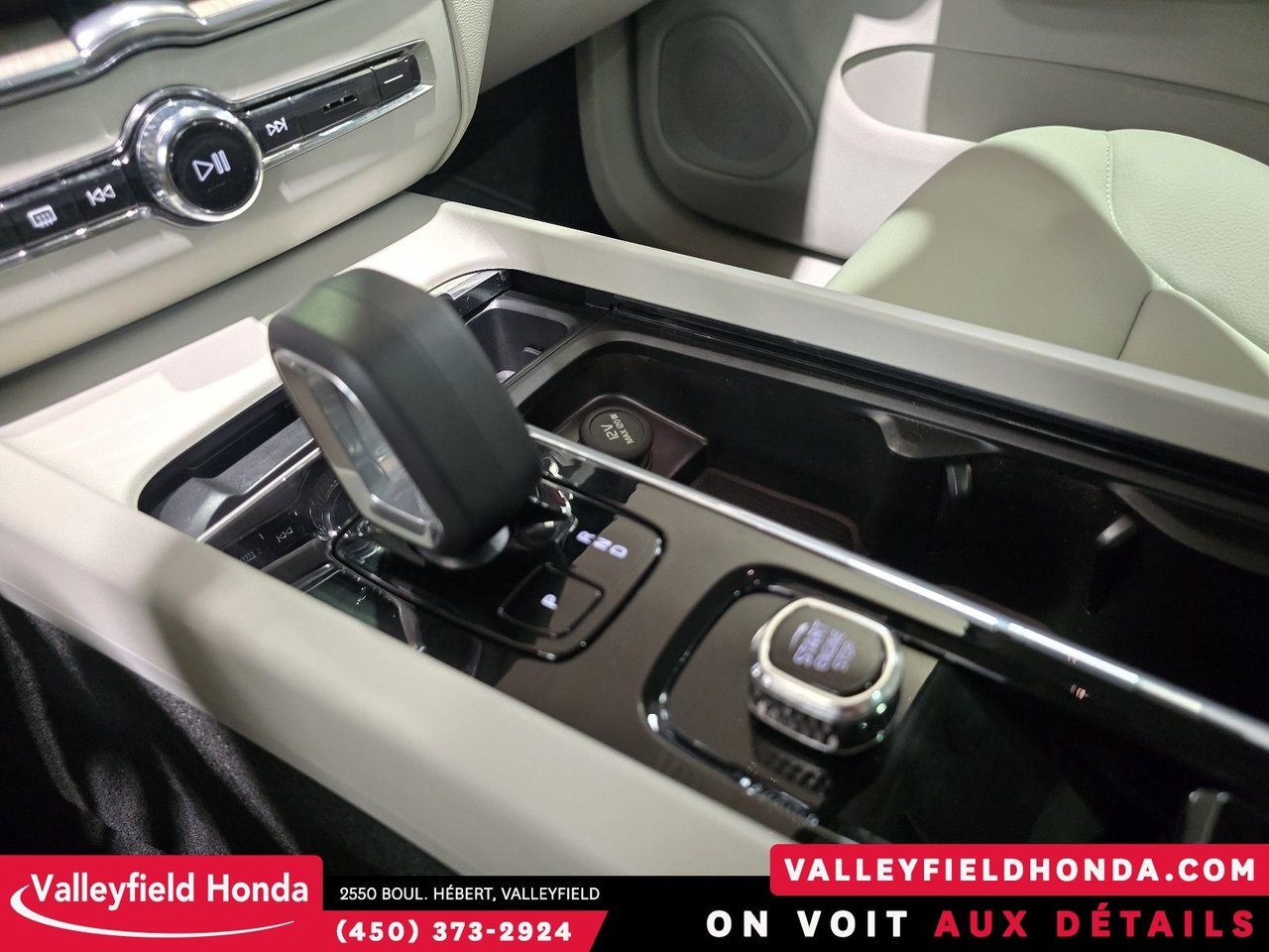 Volvo XC60 Recharge PHEV Plus Bright Theme 2023-24