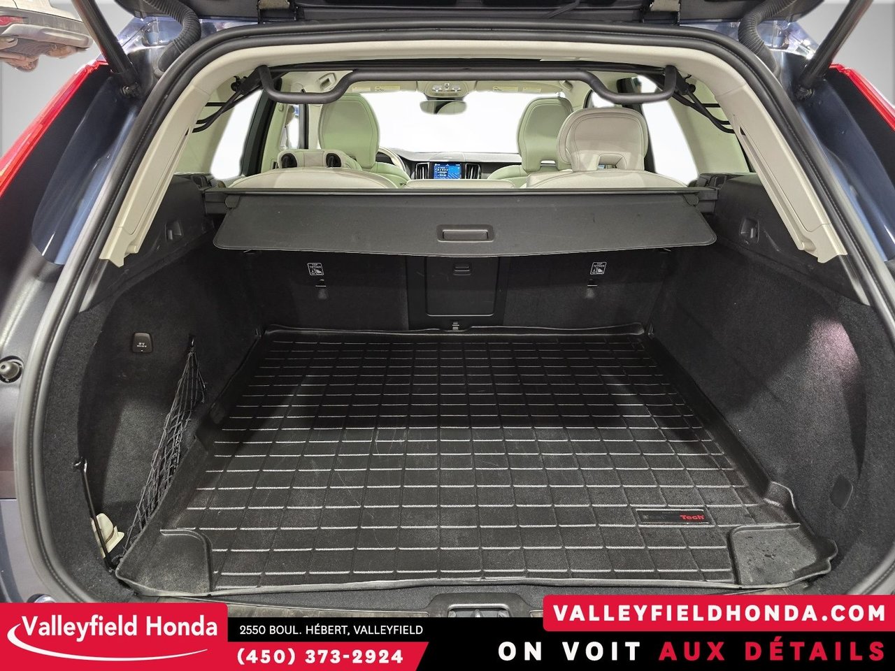 Volvo XC60 Recharge PHEV Plus Bright Theme 2023-9