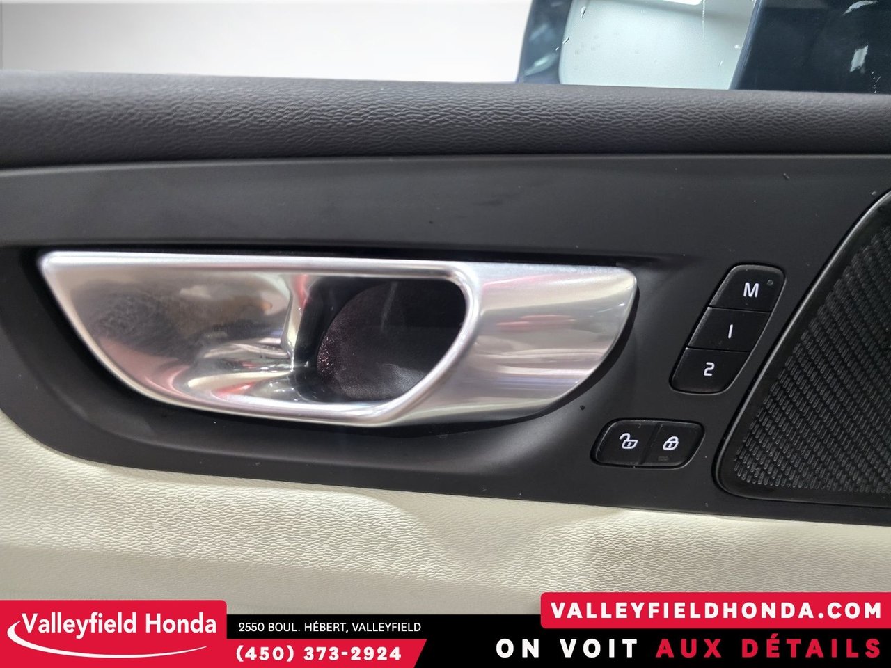 Volvo XC60 Recharge PHEV Plus Bright Theme 2023-17