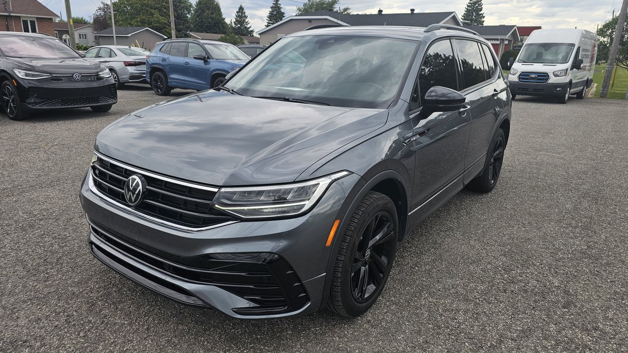 2024 Volkswagen Tiguan Comfortline R-Line Black Edition No accidents, 4motion, Pano sunroof
