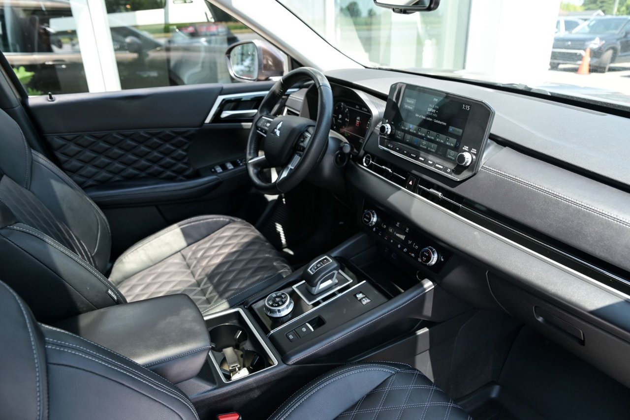 Mitsubishi OUTLANDER PHEV SEL+CUIR+TOIT OUVRANT 2023 AUCUN ACCIDENT AU CARFAX