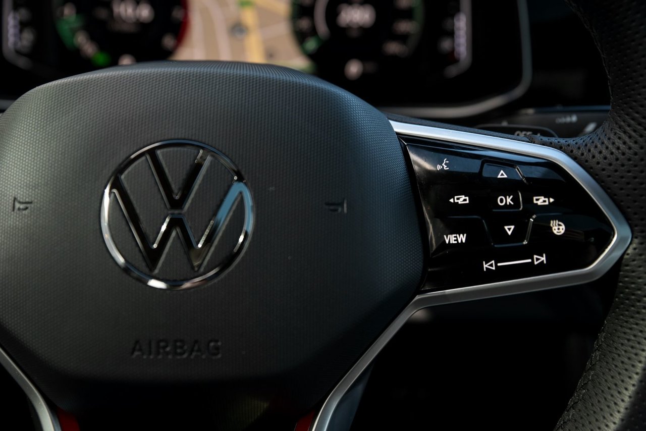 Volkswagen Jetta GLI AUTOBAHN+ENSEMBLE NOIR+DSG+BEATS AUDIO 2025 JAMAIS ACCIDENTÉ!