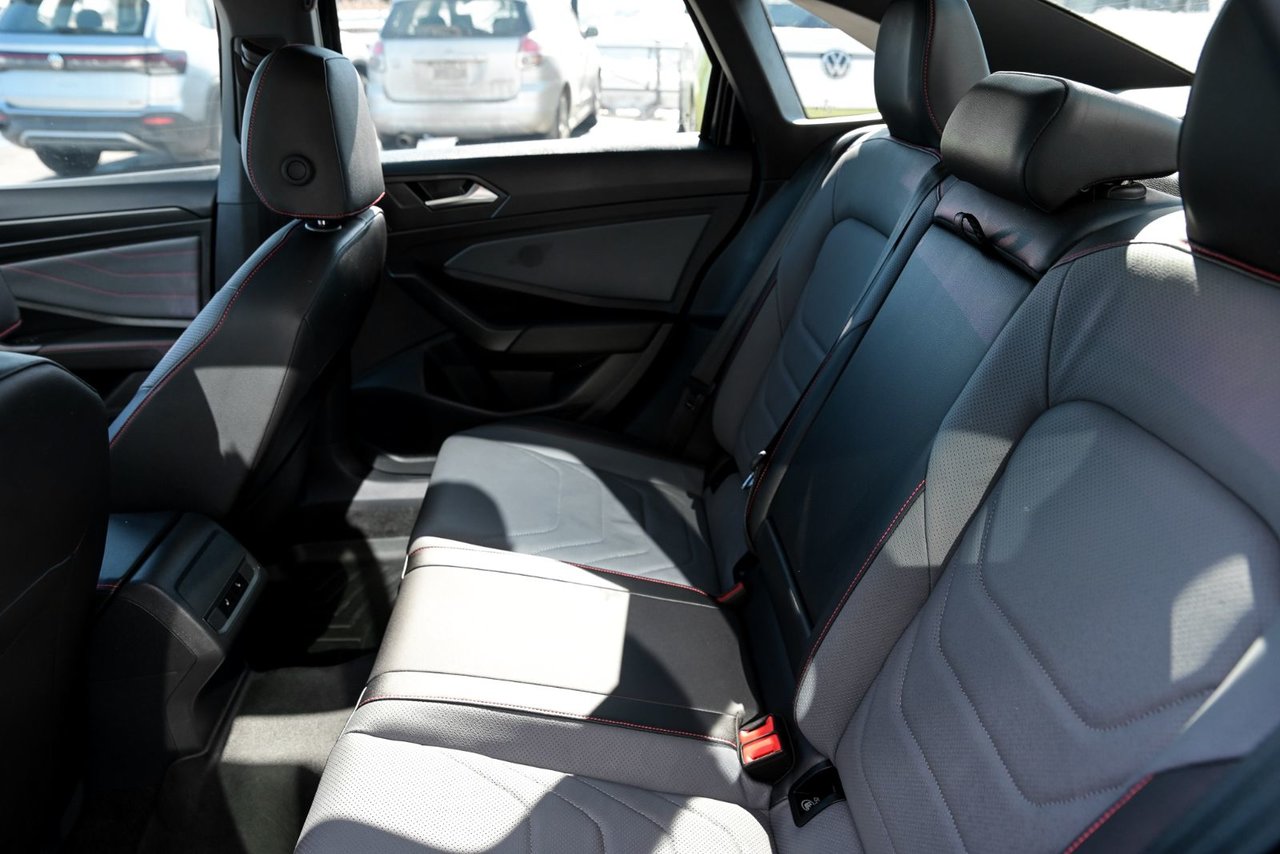 Volkswagen Jetta GLI AUTOBAHN+ENSEMBLE NOIR+DSG+BEATS AUDIO 2025 JAMAIS ACCIDENTÉ!
