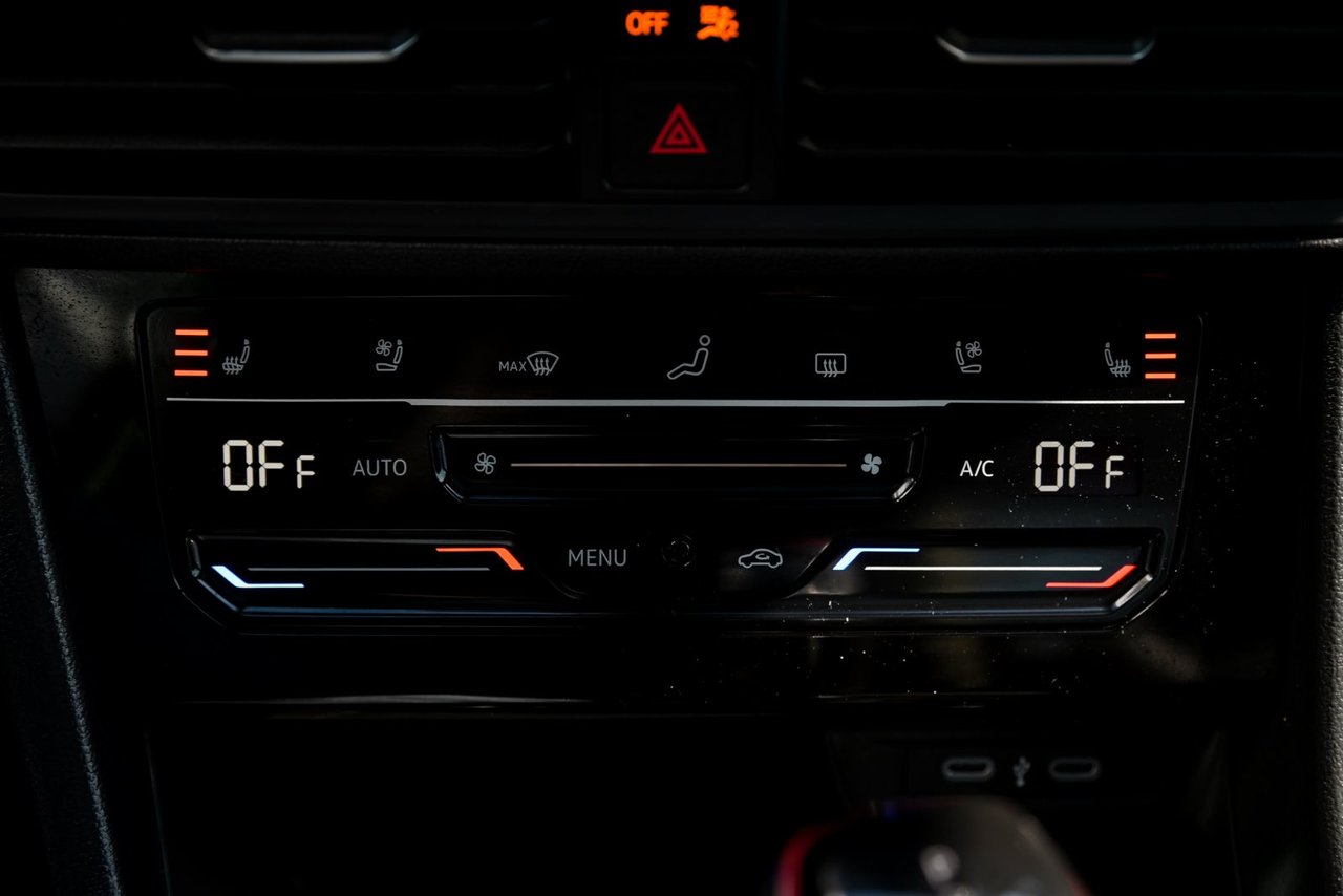 Volkswagen Jetta GLI AUTOBAHN+ENSEMBLE NOIR+DSG+BEATS AUDIO 2025 JAMAIS ACCIDENTÉ!