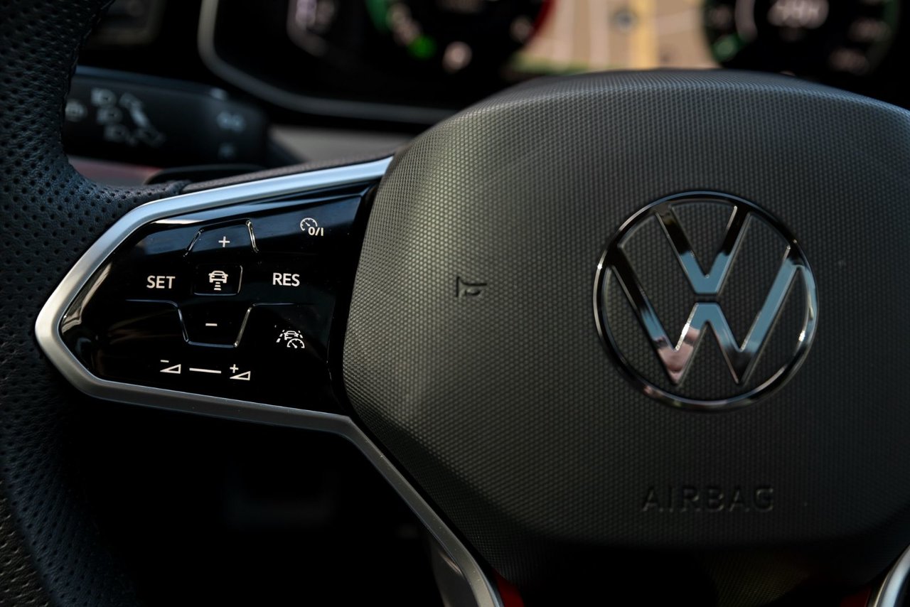 Volkswagen Jetta GLI AUTOBAHN+ENSEMBLE NOIR+DSG+BEATS AUDIO 2025 JAMAIS ACCIDENTÉ!