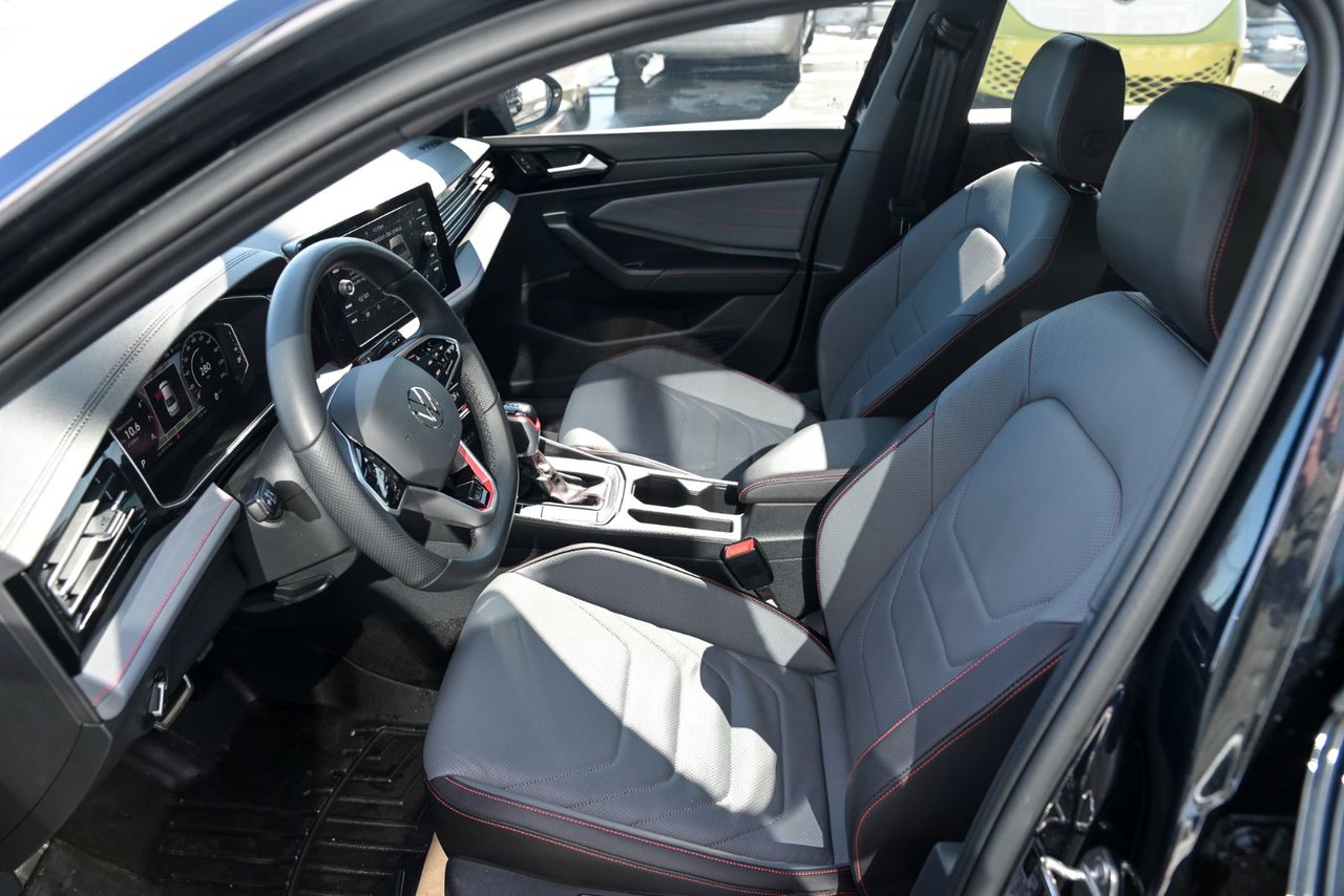 Volkswagen Jetta GLI AUTOBAHN+ENSEMBLE NOIR+DSG+BEATS AUDIO 2025 JAMAIS ACCIDENTÉ!