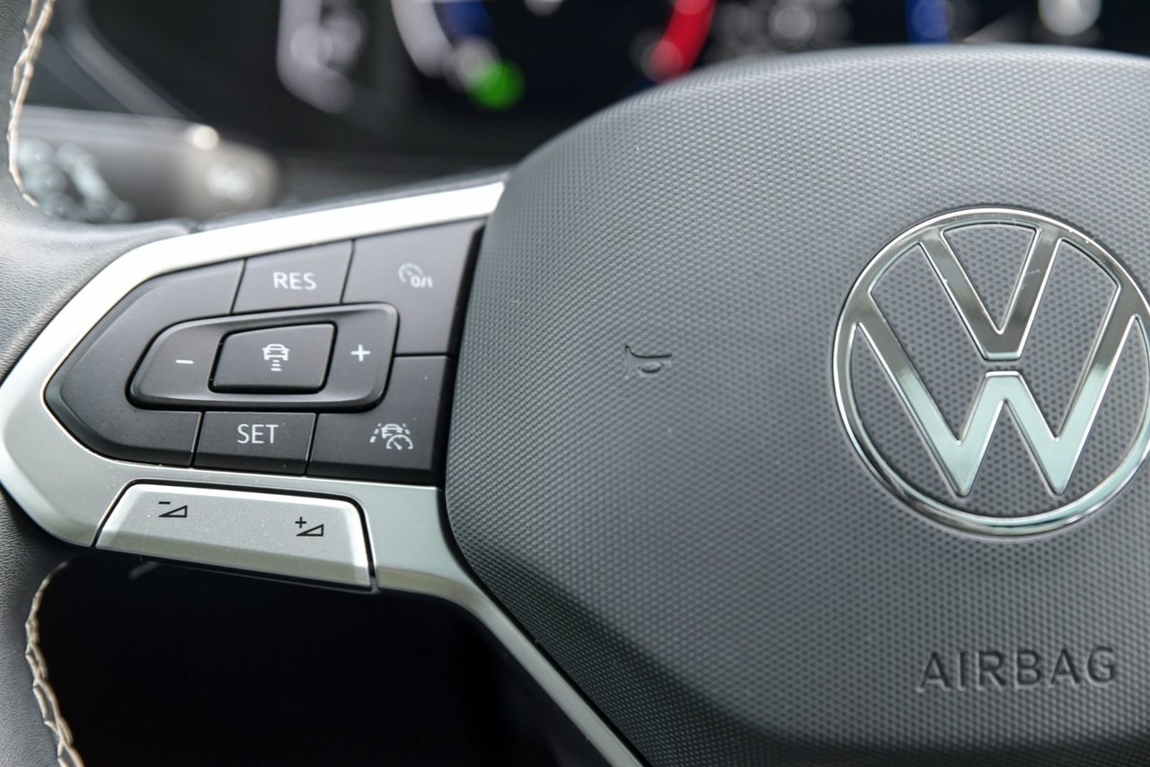 Volkswagen Taos Highline+CUIR+TOIT PANO+APPLE CONNECT+CAM DE RECUL 2022 *JAMAIS ACCIDENTÉ*