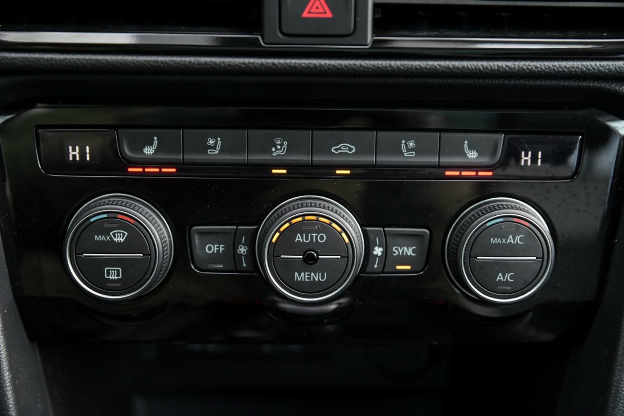 Volkswagen Taos Highline+CUIR+TOIT PANO+APPLE CONNECT+CAM DE RECUL 2022 *JAMAIS ACCIDENTÉ*