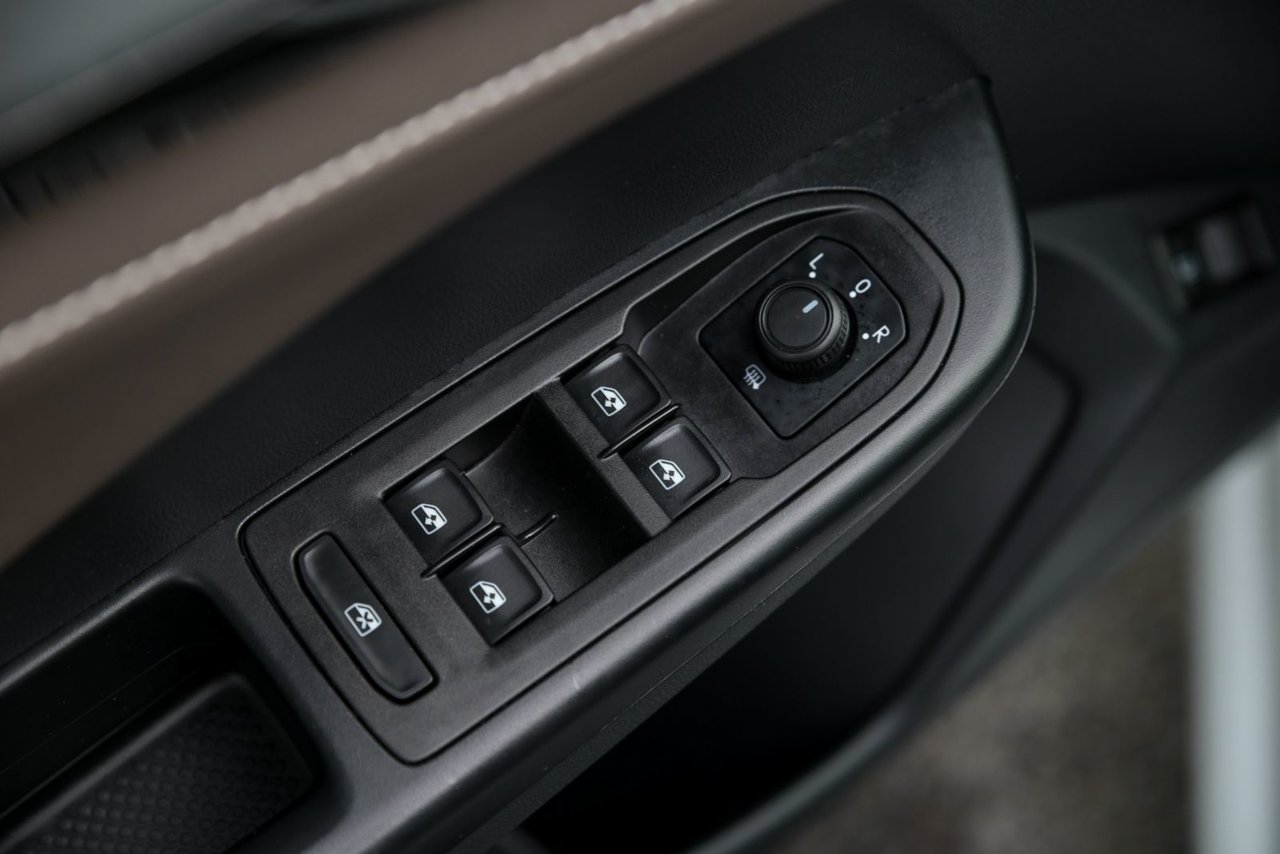 Volkswagen Taos Highline/ 4MOTION, CUIR,TOIT PANO,CARPLAY 2023 AUCUN ACCIDENT, TOUT EQUIPÉ