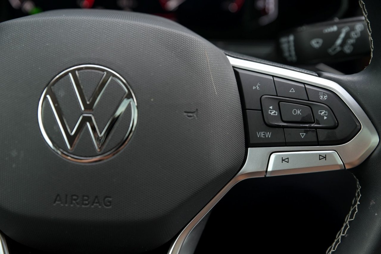 Volkswagen Taos Highline/ 4MOTION, CUIR,TOIT PANO,CARPLAY 2023 AUCUN ACCIDENT, TOUT EQUIPÉ