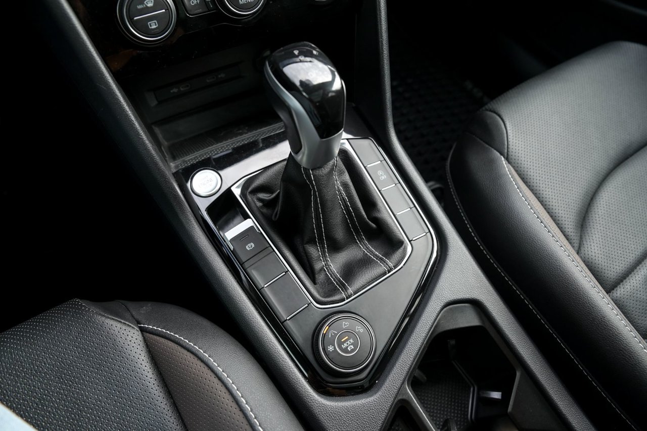 Volkswagen Taos Highline/ 4MOTION, CUIR,TOIT PANO,CARPLAY 2023 AUCUN ACCIDENT, TOUT EQUIPÉ