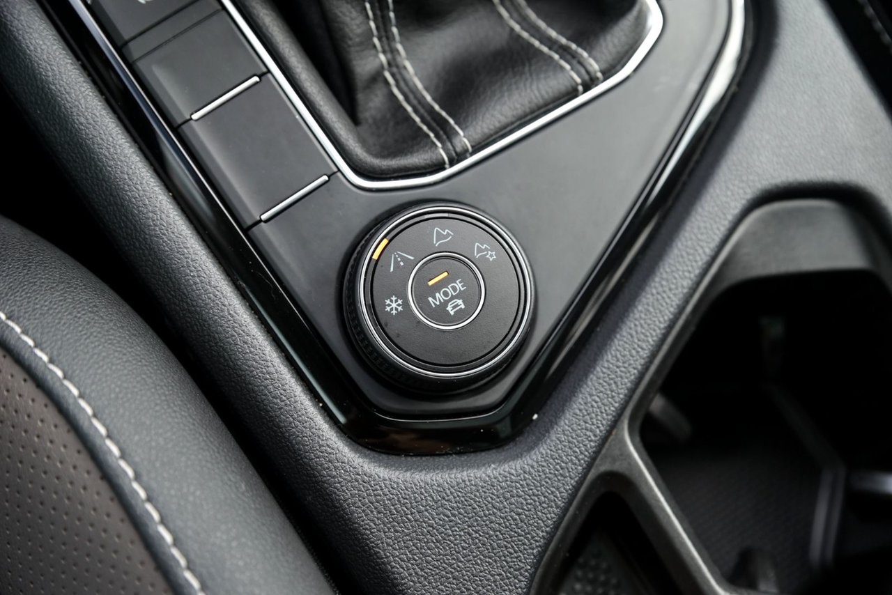 Volkswagen Taos Highline/ 4MOTION, CUIR,TOIT PANO,CARPLAY 2023 AUCUN ACCIDENT, TOUT EQUIPÉ