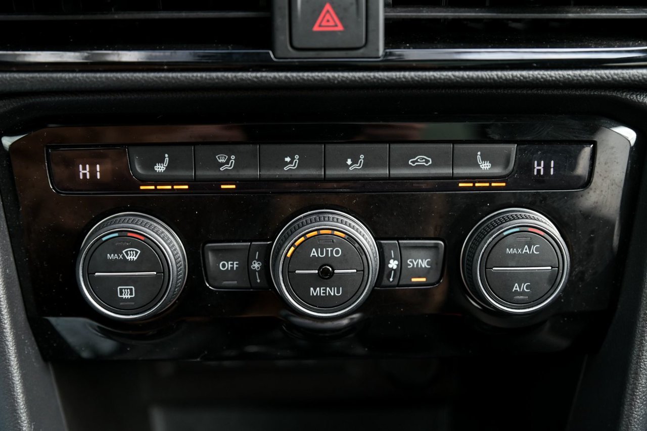 Volkswagen Taos Highline/ 4MOTION, CUIR,TOIT PANO,CARPLAY 2023 AUCUN ACCIDENT, TOUT EQUIPÉ