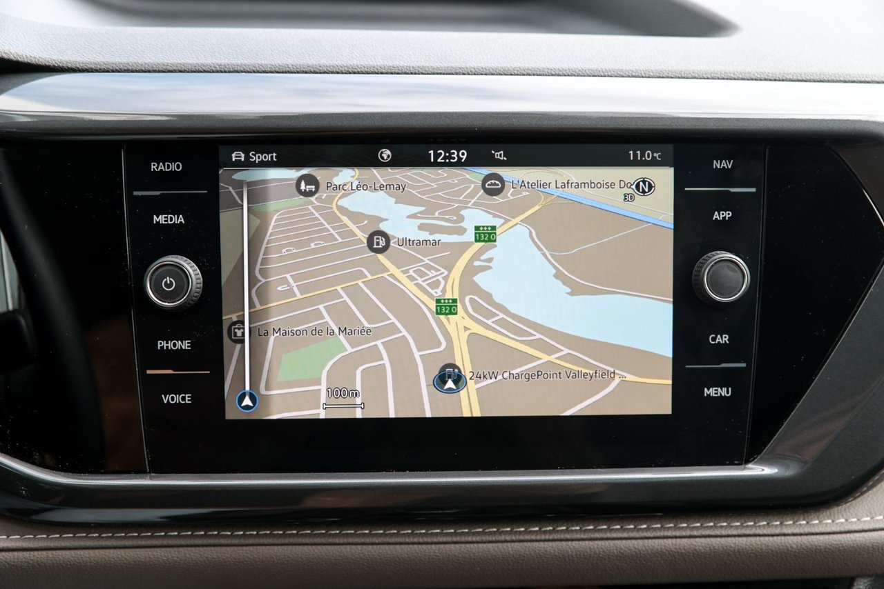 Volkswagen Taos Highline/ 4MOTION, CUIR,TOIT PANO,CARPLAY 2023 AUCUN ACCIDENT, TOUT EQUIPÉ