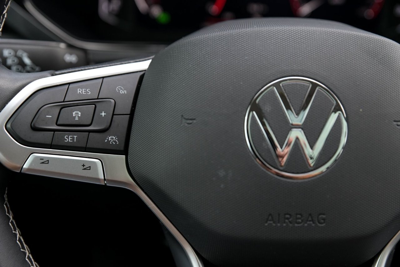 Volkswagen Taos Highline/ 4MOTION, CUIR,TOIT PANO,CARPLAY 2023 AUCUN ACCIDENT, TOUT EQUIPÉ