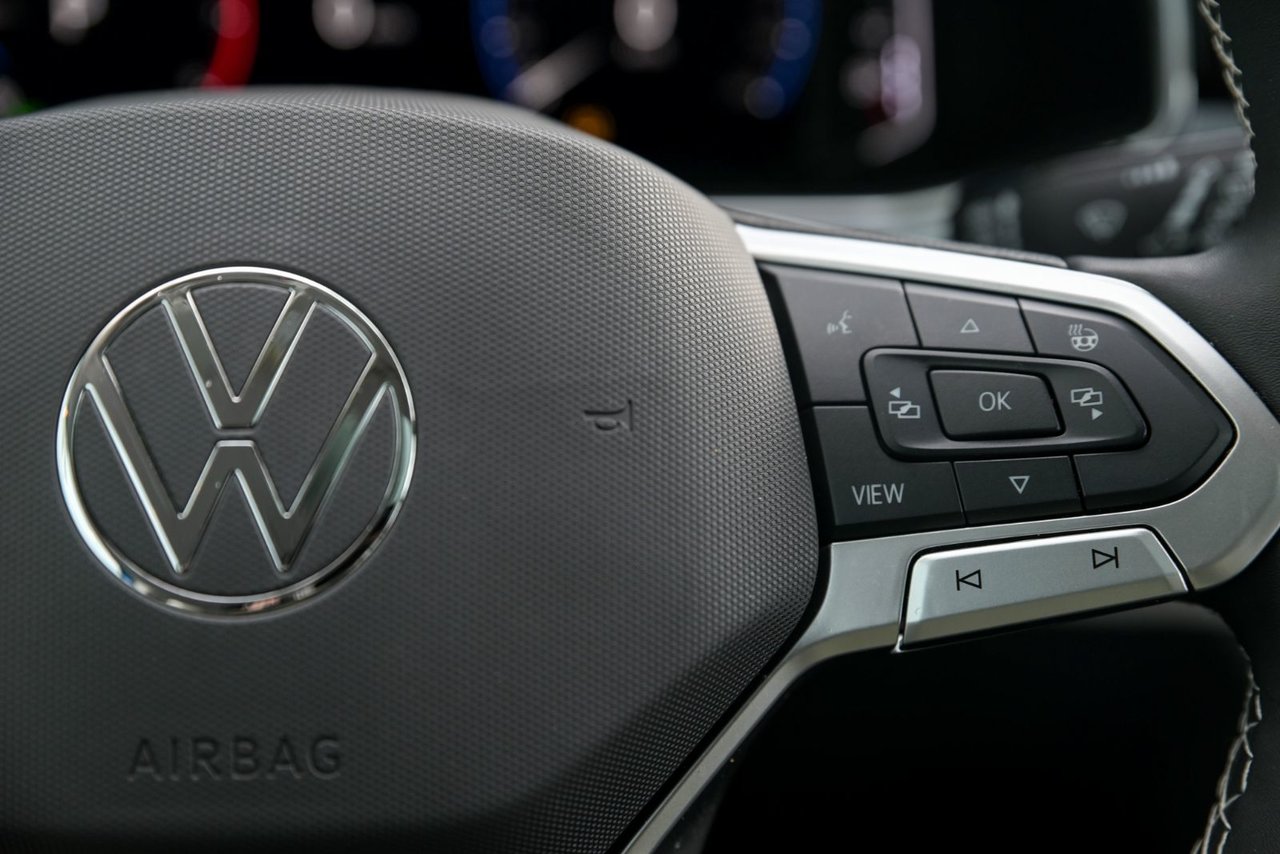 Volkswagen Taos Highline+CUIR+TOIT PANO+APPLE CONNECT 2025 *JAMAIS ACCIDENTÉ*