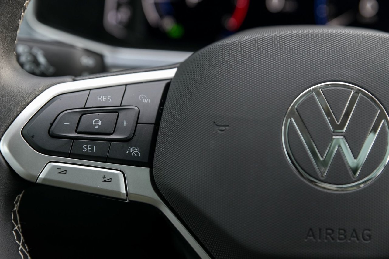 Volkswagen Taos Highline+CUIR+TOIT PANO+APPLE CONNECT 2025 *JAMAIS ACCIDENTÉ*