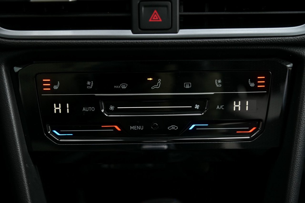 Volkswagen Taos Highline+CUIR+TOIT PANO+APPLE CONNECT 2025 *JAMAIS ACCIDENTÉ*