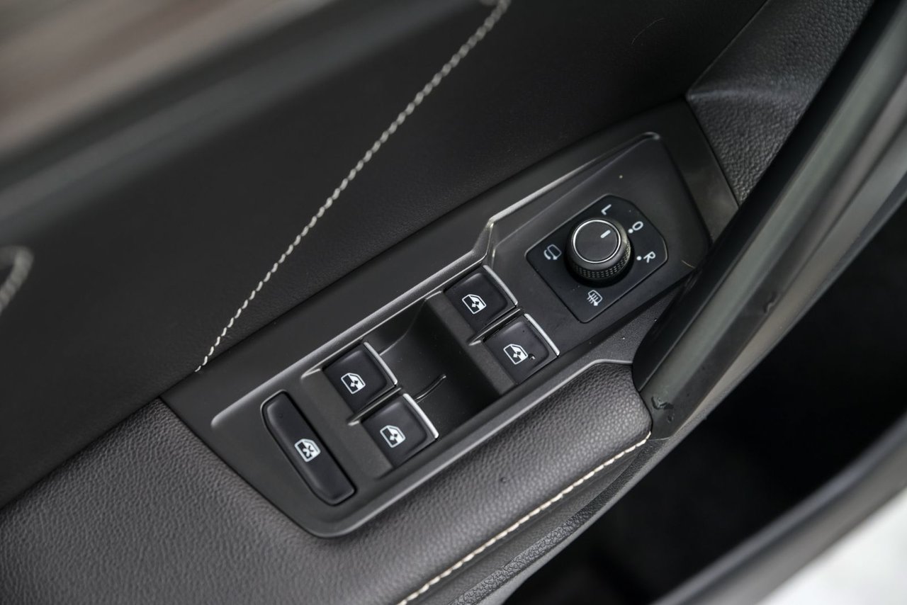 2022 Volkswagen Tiguan Highline R-Line+CUIR+TOIT PANO+APPLE CONNECT *ACCIDENT FREE*