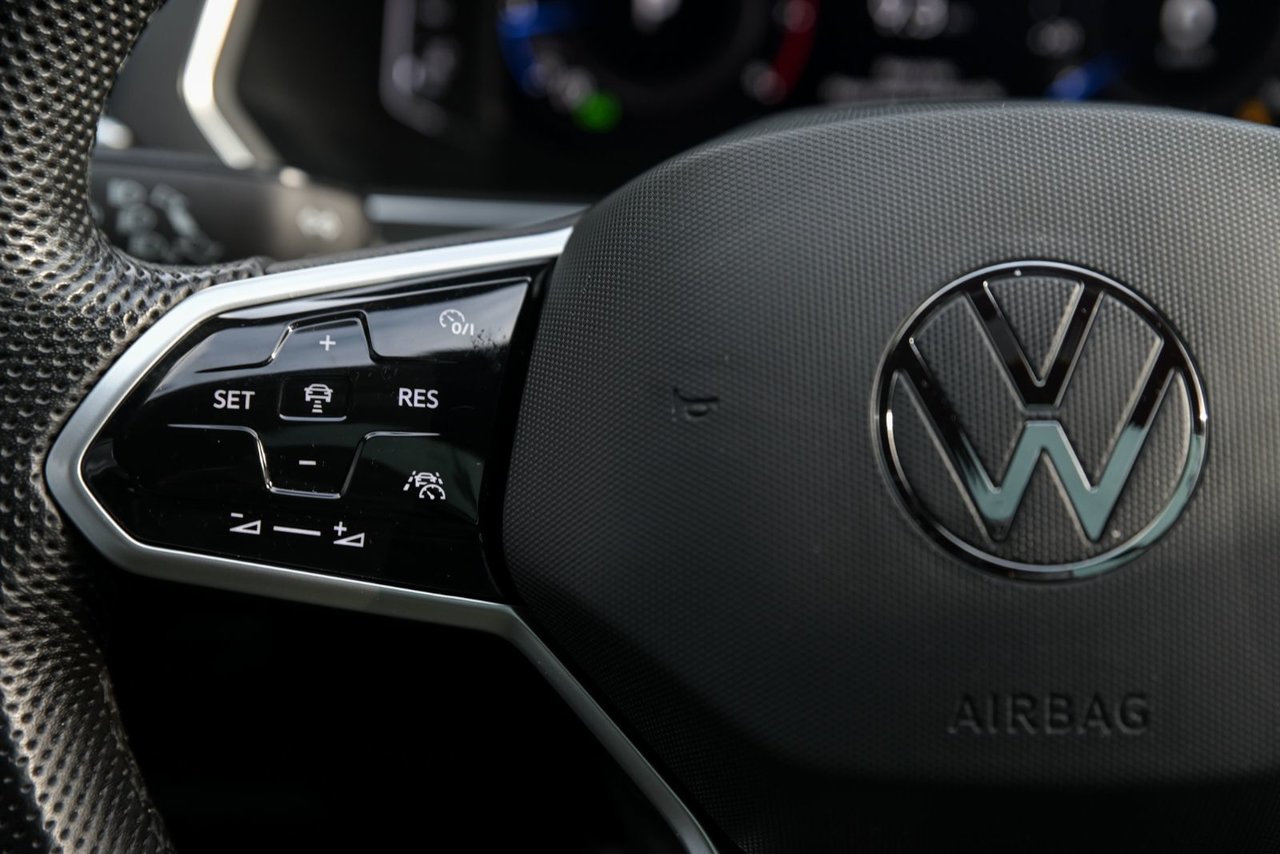 2022 Volkswagen Tiguan Highline R-Line+CUIR+TOIT PANO+APPLE CONNECT *ACCIDENT FREE*