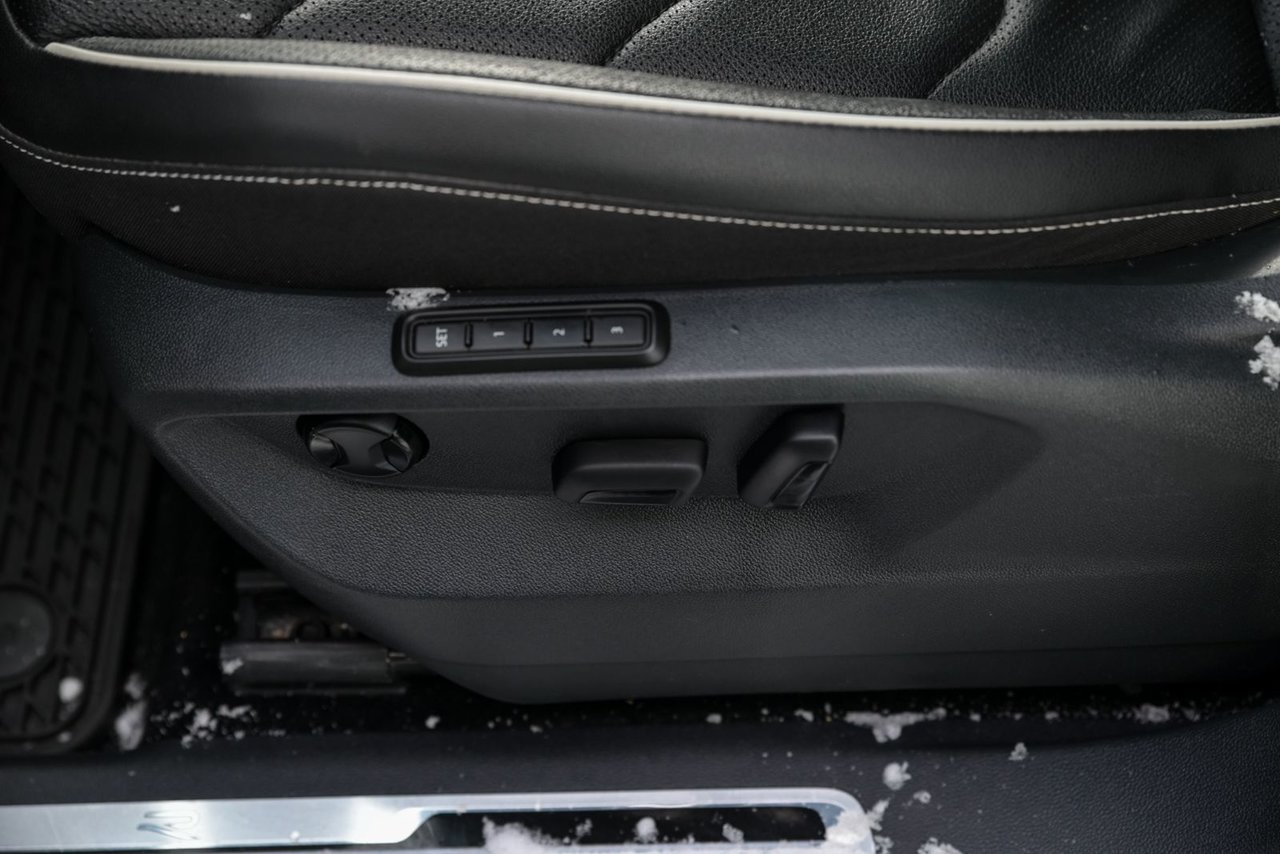 2022 Volkswagen Tiguan Highline R-Line+CUIR+TOIT PANO+APPLE CONNECT *ACCIDENT FREE*