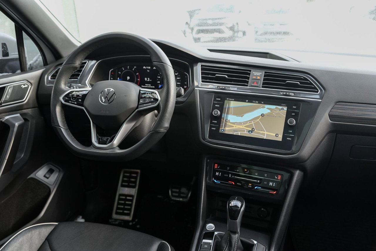 2022 Volkswagen Tiguan Highline R-Line+CUIR+TOIT PANO+APPLE CONNECT *ACCIDENT FREE*