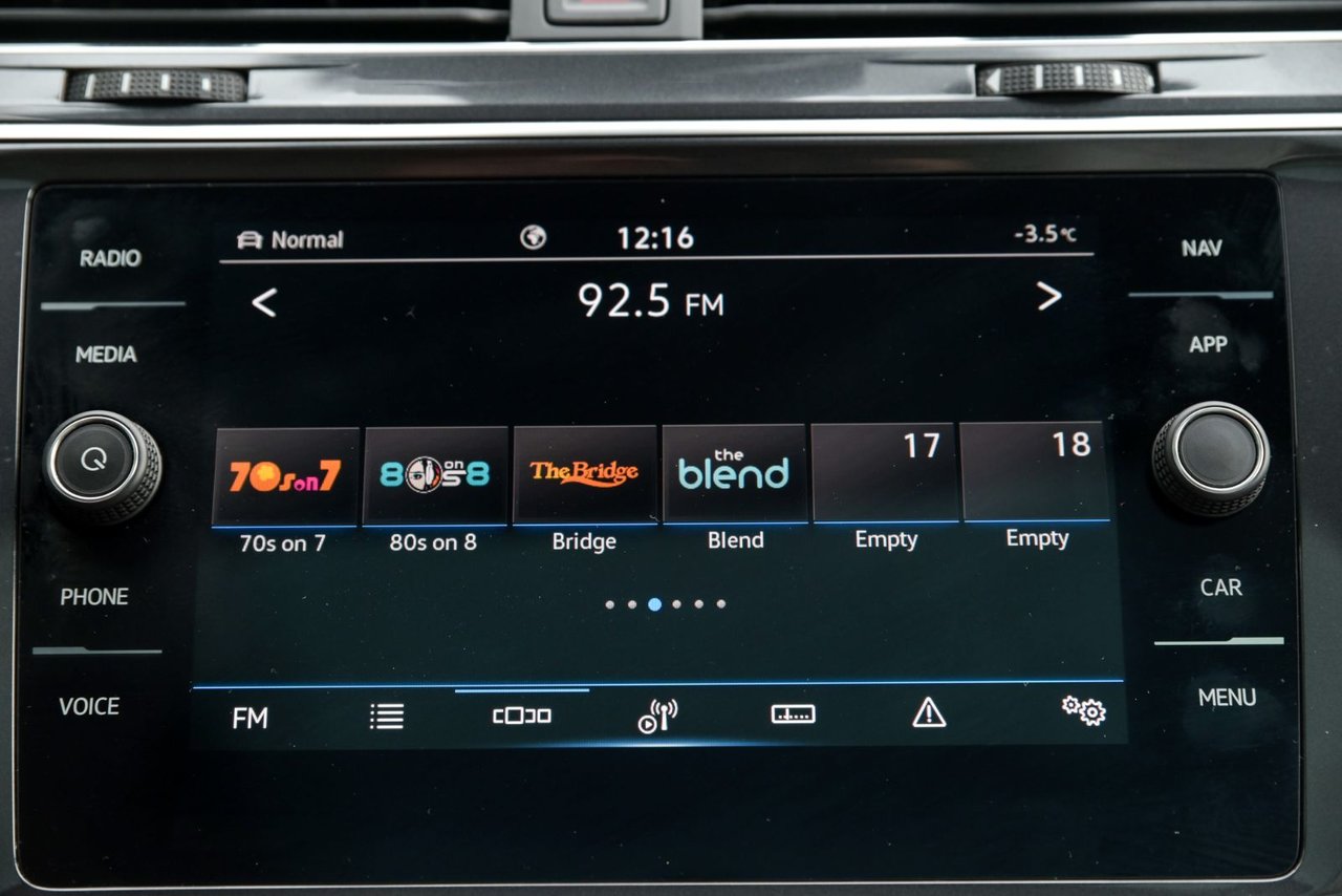 Volkswagen Tiguan Highline R-Line+CUIR+TOIT+APPLE CONNECT 2023 AUCUN ACCIDENT, UN PROPRIO