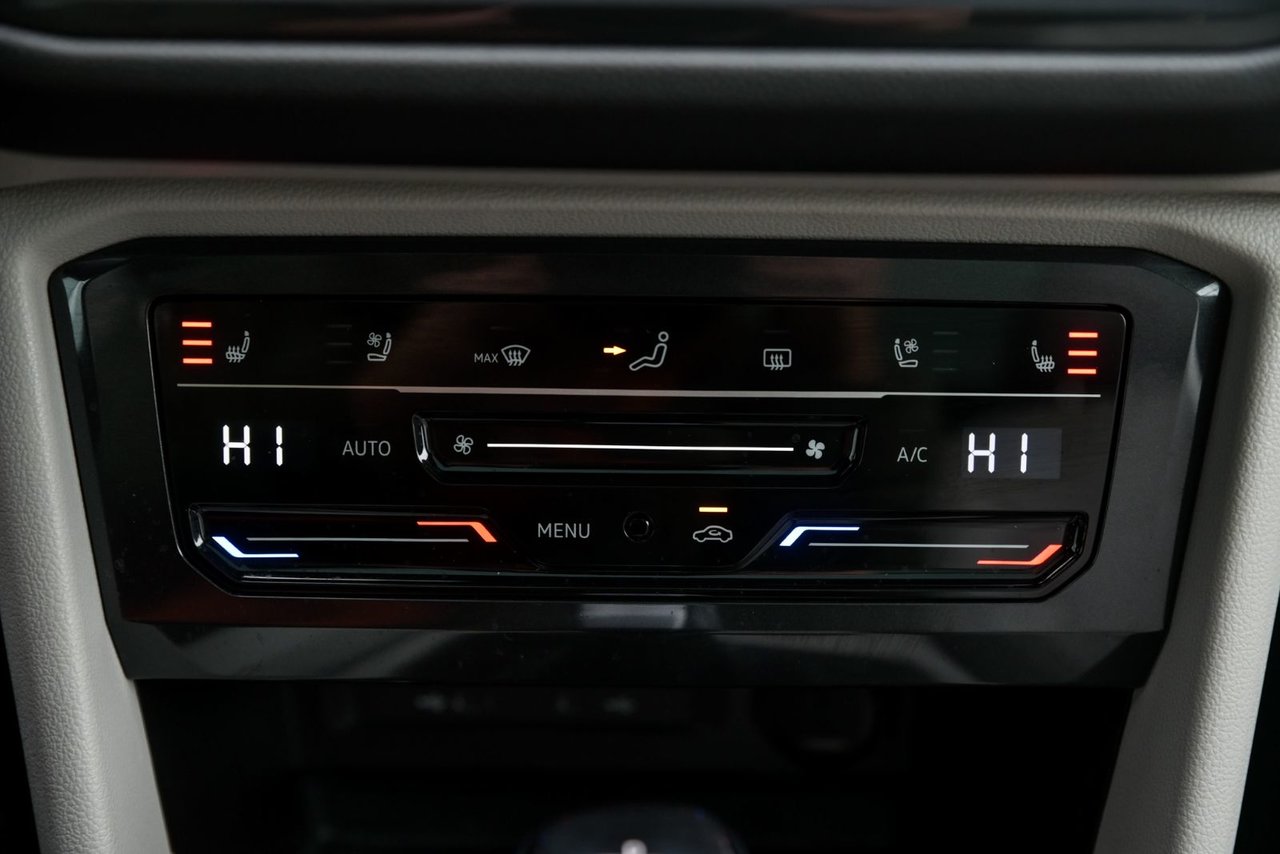 Volkswagen Tiguan Highline R-Line+CUIR+TOIT+APPLE CONNECT 2023 AUCUN ACCIDENT, UN PROPRIO