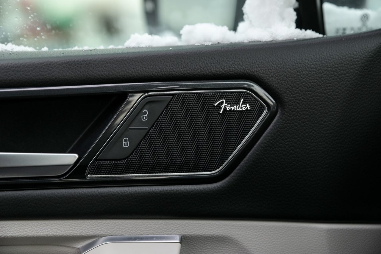 Volkswagen Tiguan Highline R-Line+CUIR+TOIT+APPLE CONNECT 2023 AUCUN ACCIDENT, UN PROPRIO