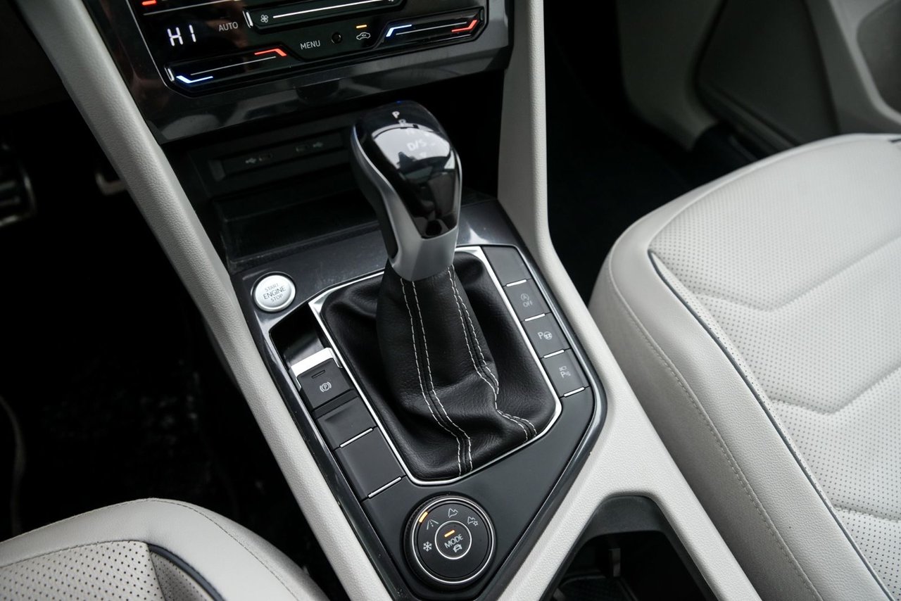 Volkswagen Tiguan Highline R-Line+CUIR+TOIT+APPLE CONNECT 2023 AUCUN ACCIDENT, UN PROPRIO