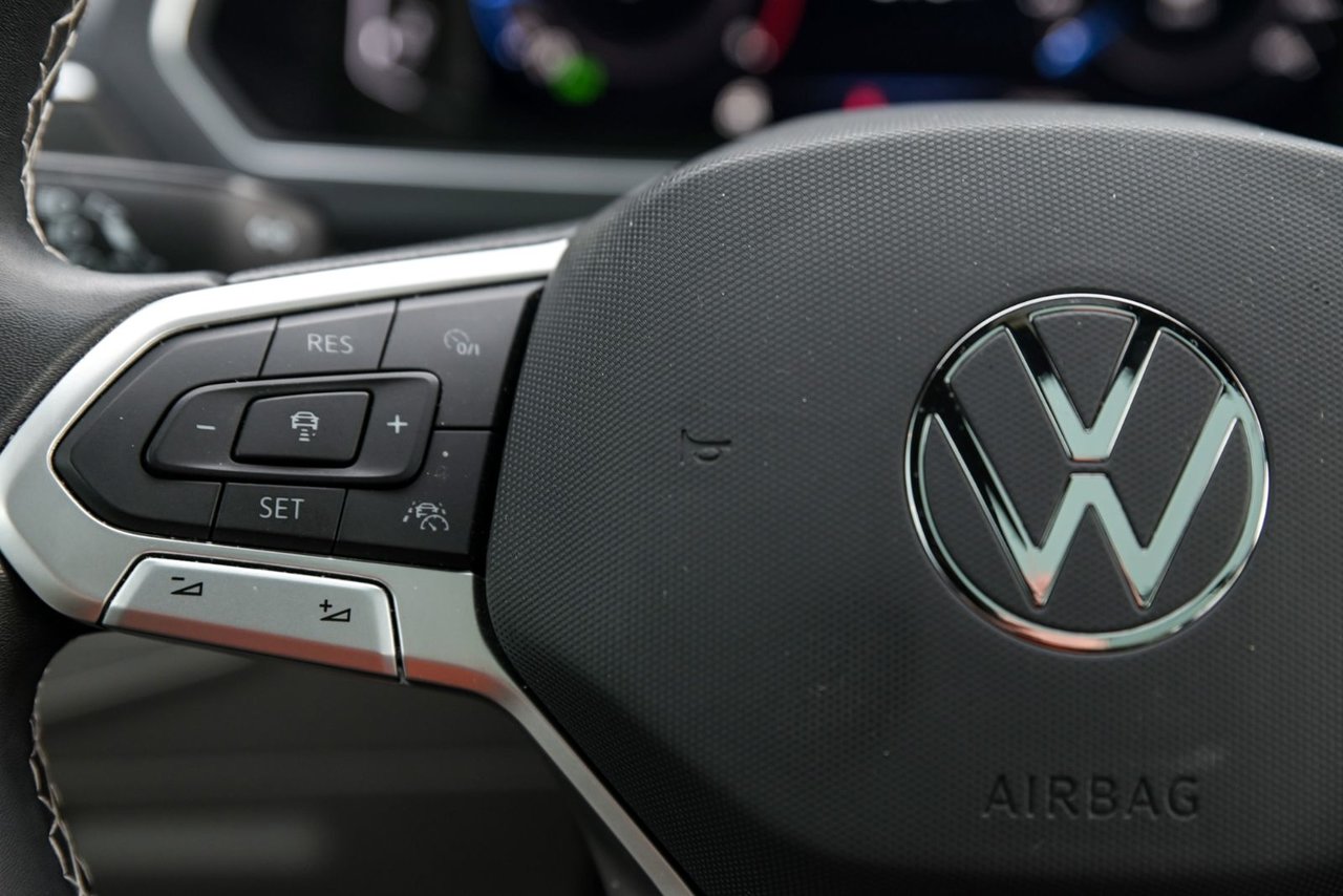 Volkswagen Tiguan Highline R-Line+CUIR+TOIT+APPLE CONNECT 2023 AUCUN ACCIDENT, UN PROPRIO