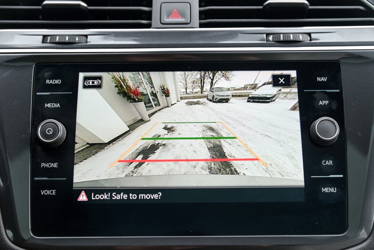 Volkswagen Tiguan Highline R-Line+CUIR+TOIT+APPLE CONNECT 2023 AUCUN ACCIDENT, UN PROPRIO