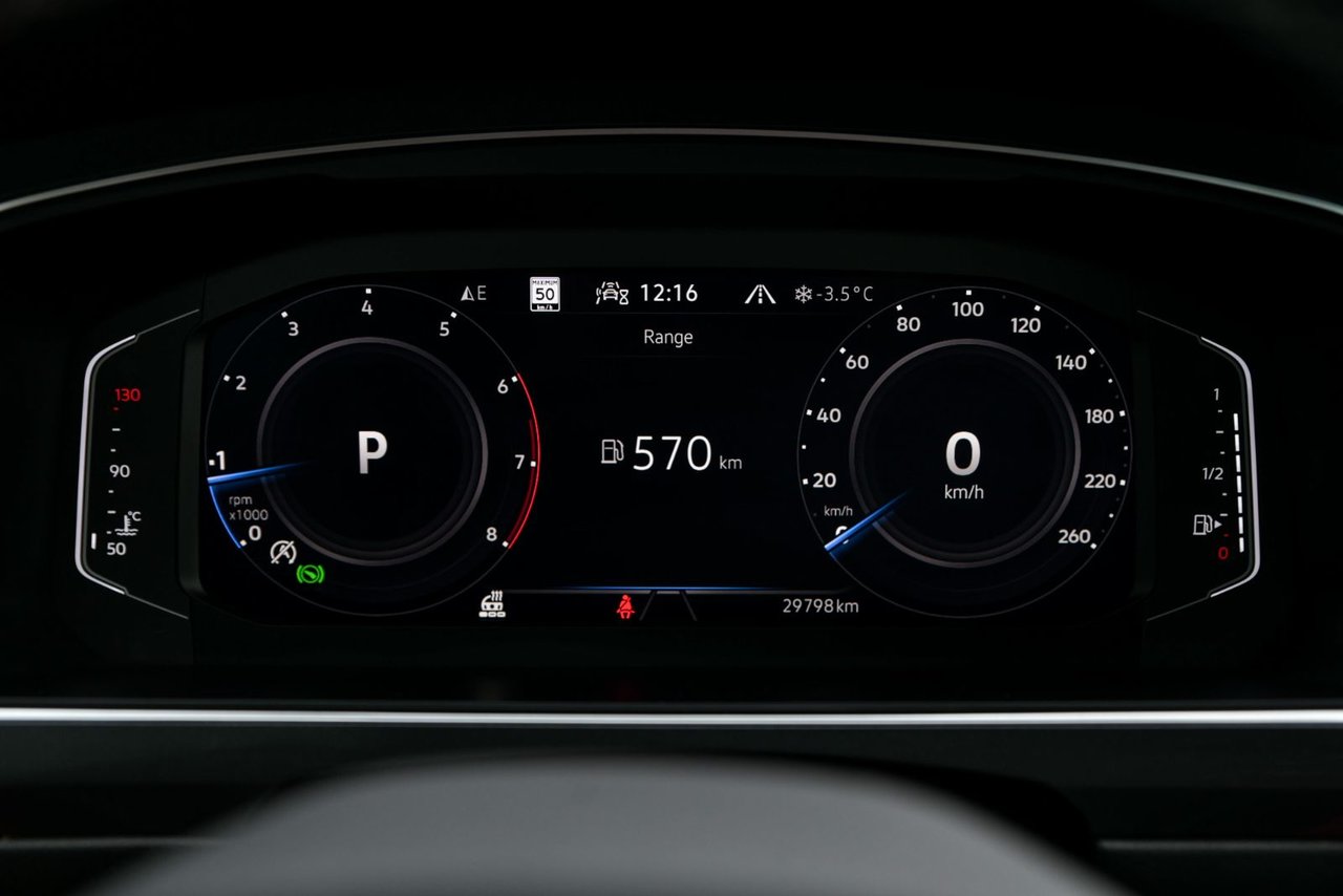 Volkswagen Tiguan Highline R-Line+CUIR+TOIT+APPLE CONNECT 2023 AUCUN ACCIDENT, UN PROPRIO