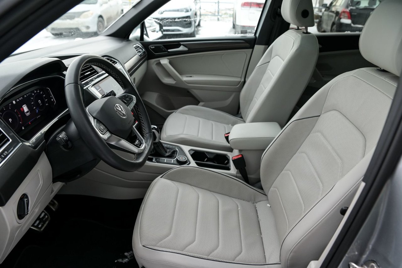Volkswagen Tiguan Highline R-Line+CUIR+TOIT+APPLE CONNECT 2023 AUCUN ACCIDENT, UN PROPRIO