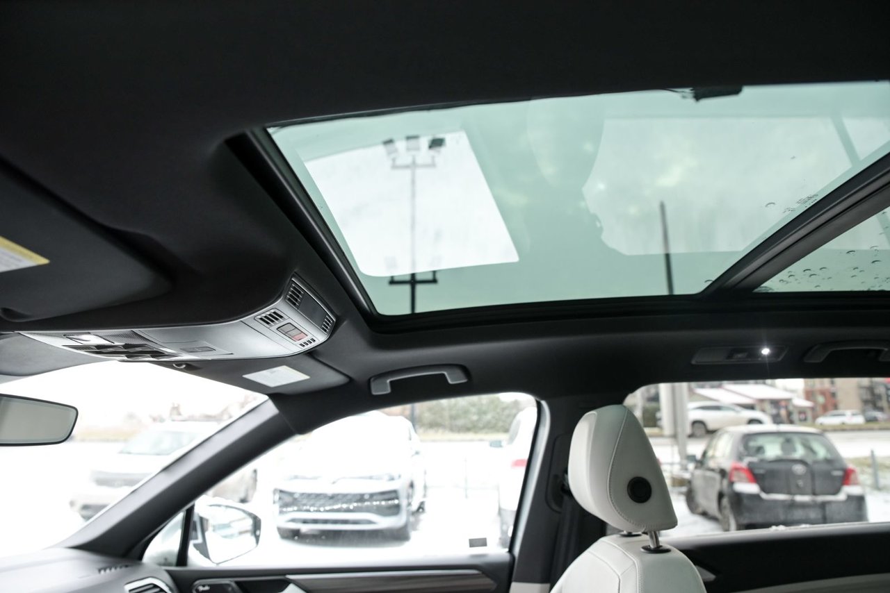 Volkswagen Tiguan Highline R-Line+CUIR+TOIT+APPLE CONNECT 2023 AUCUN ACCIDENT, UN PROPRIO