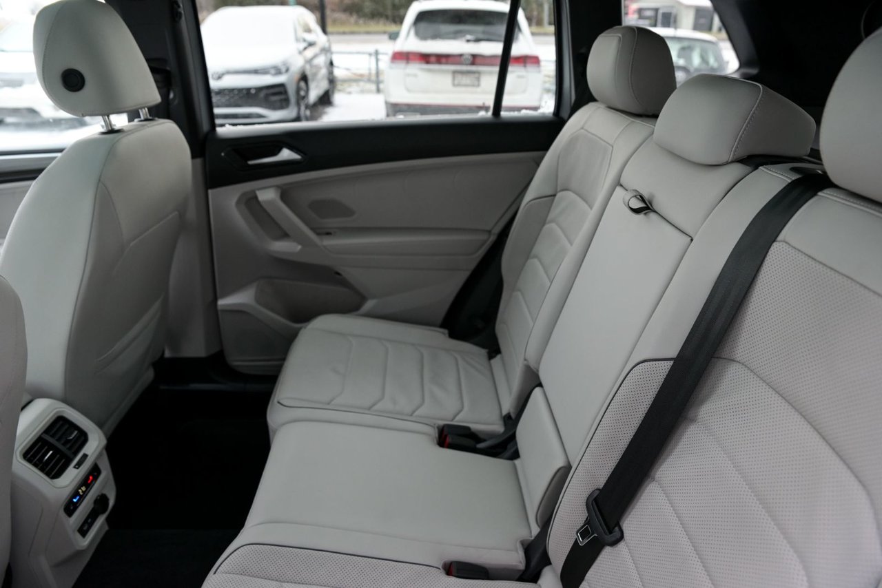 Volkswagen Tiguan Highline R-Line+CUIR+TOIT+APPLE CONNECT 2023 AUCUN ACCIDENT, UN PROPRIO