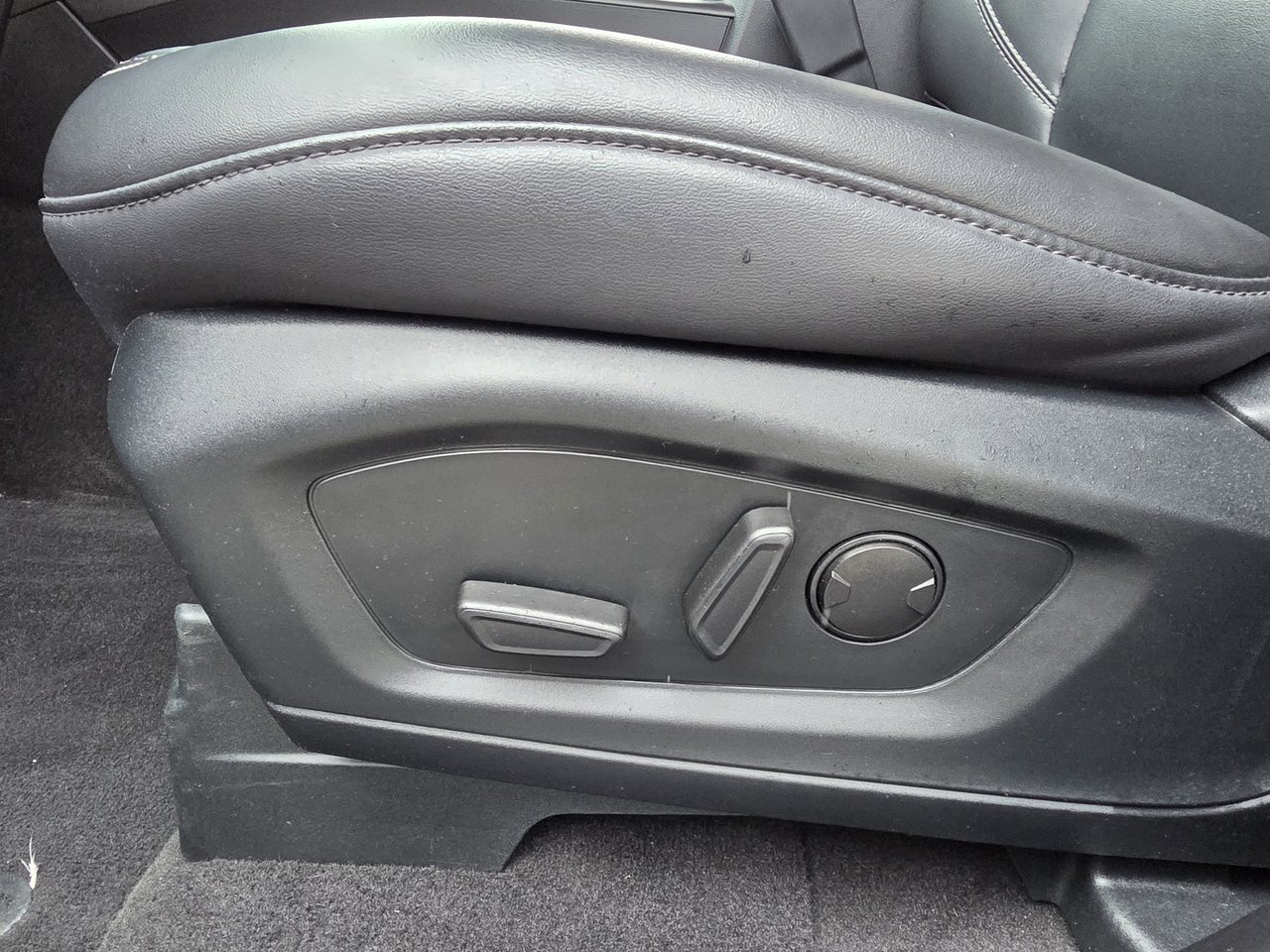 Ford Explorer XLT 2024