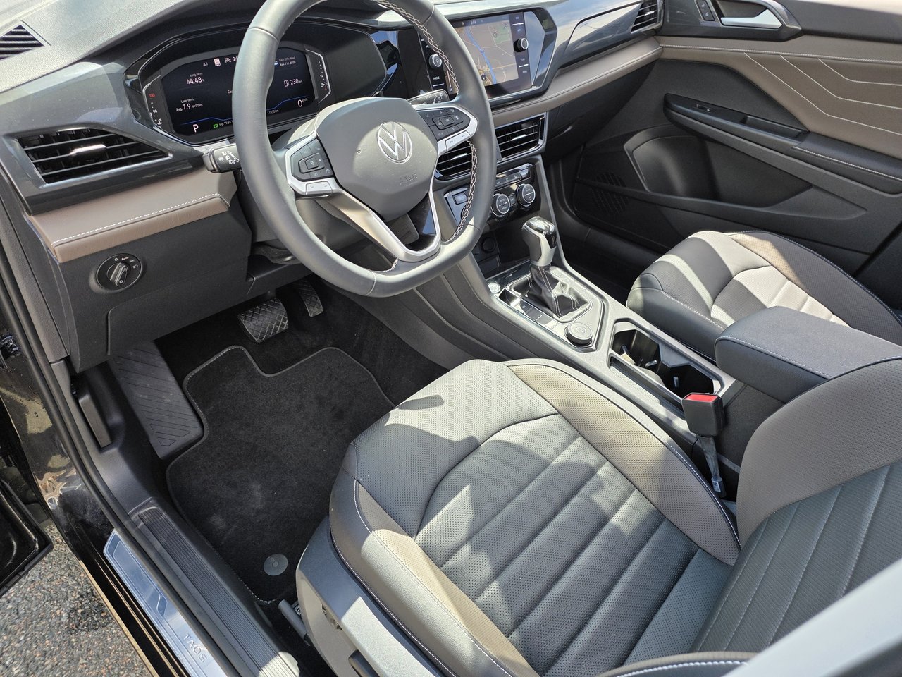 Volkswagen Taos HIGHLINE 2024